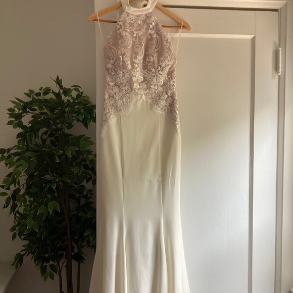 White High Neck / Halter Lace Wedding Maxi Dress - Picture 4 of 10